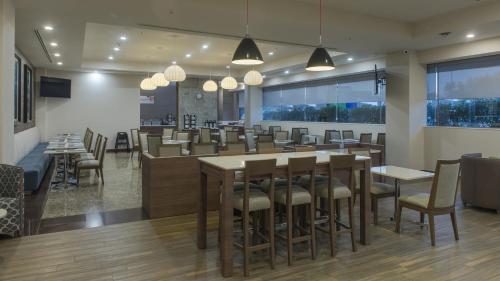 holiday inn express mexico toreo by ihg