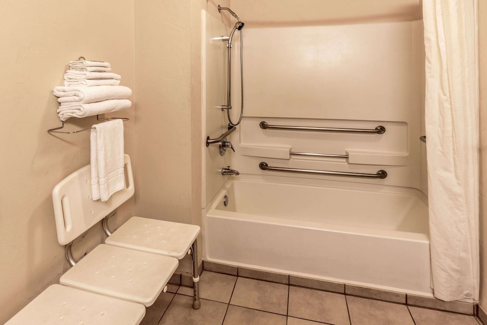 super 8 by wyndham woodburn