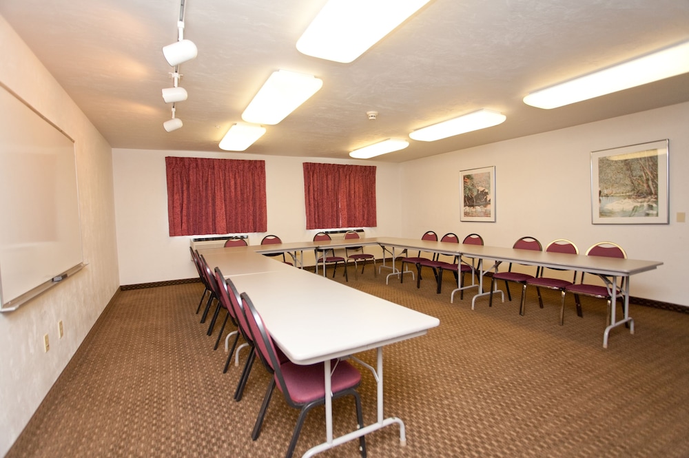 super 8 by wyndham woodburn