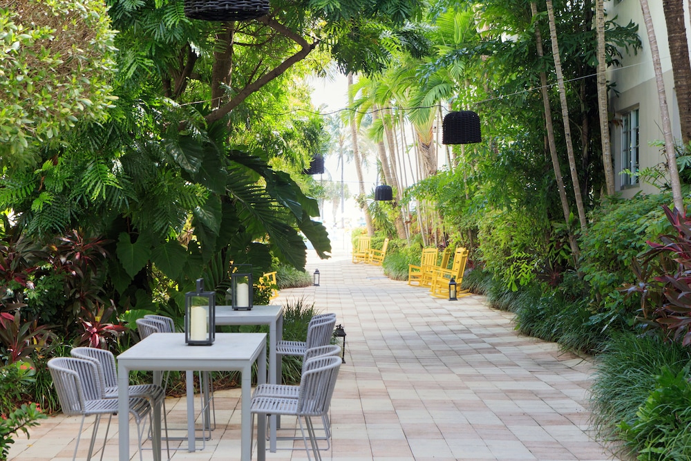 kimpton surfcomber hotel by ihg