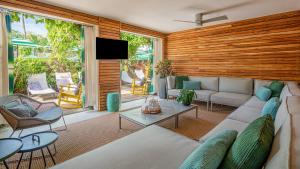kimpton surfcomber hotel by ihg
