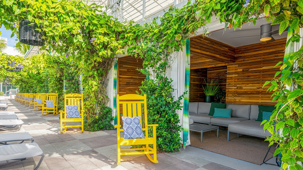 kimpton surfcomber hotel by ihg