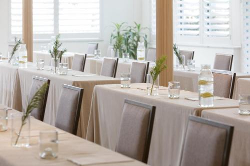 kimpton surfcomber hotel by ihg