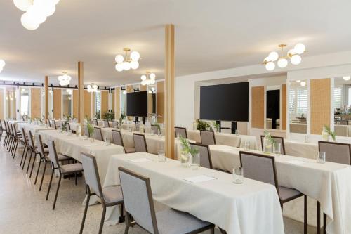 kimpton surfcomber hotel by ihg