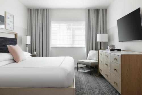 kimpton surfcomber hotel by ihg