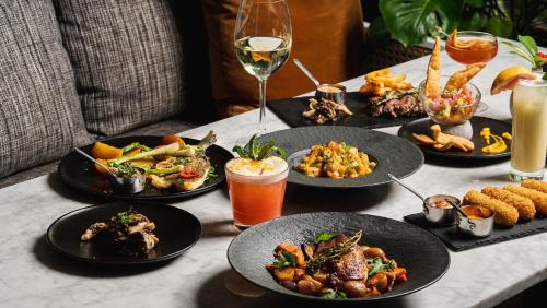 kimpton surfcomber hotel by ihg