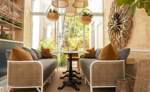 kimpton surfcomber hotel by ihg