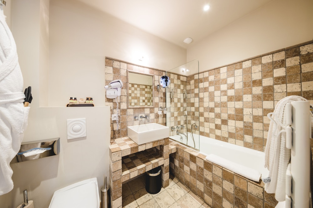 hotel le petit palais daglae