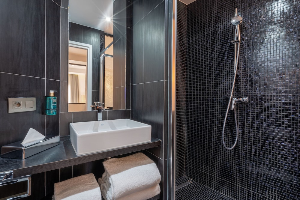 yuna les halles serviced apartments