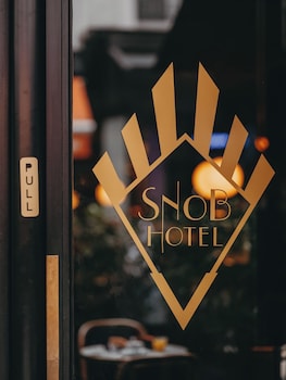 snob hotel
