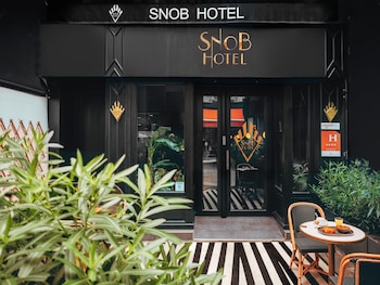 snob hotel
