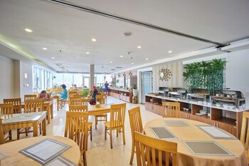 golden light hotel