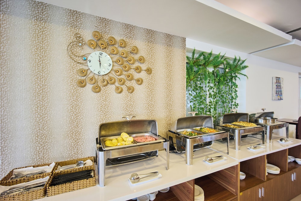 golden light hotel