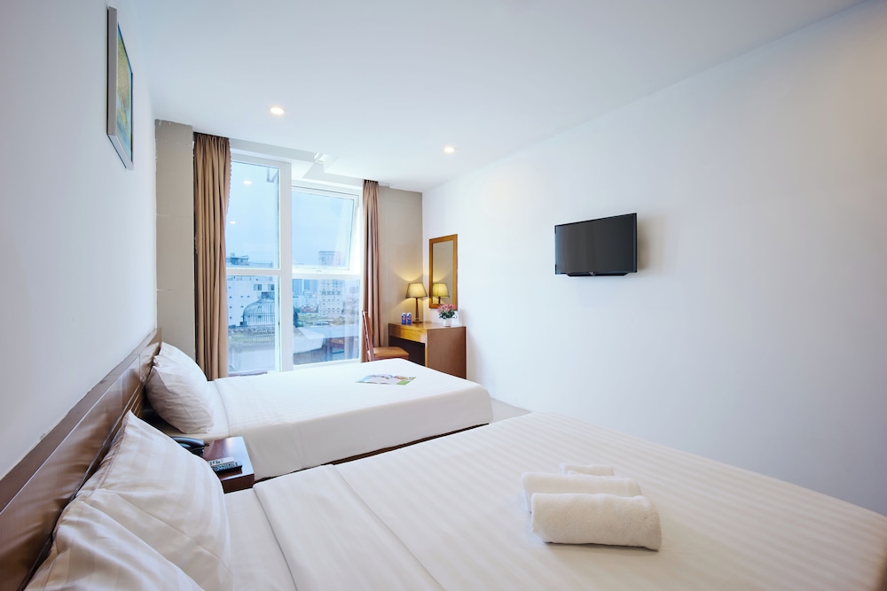 golden light hotel