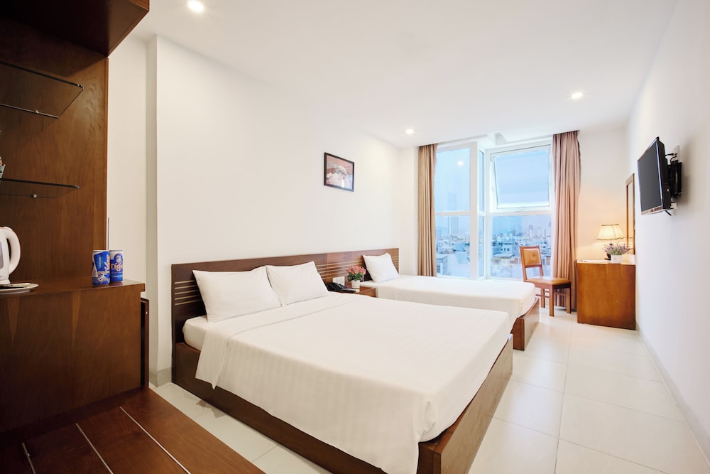 golden light hotel