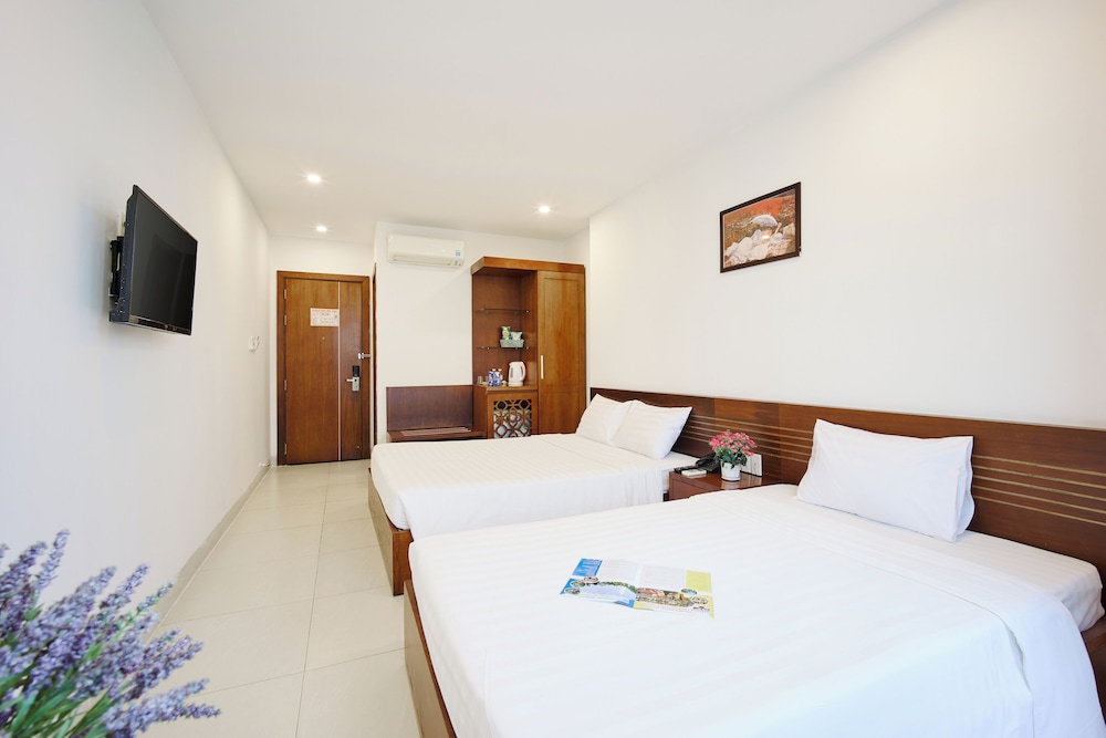 golden light hotel