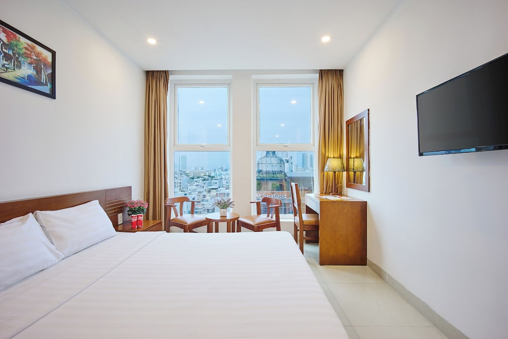 golden light hotel