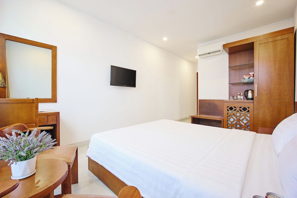 golden light hotel