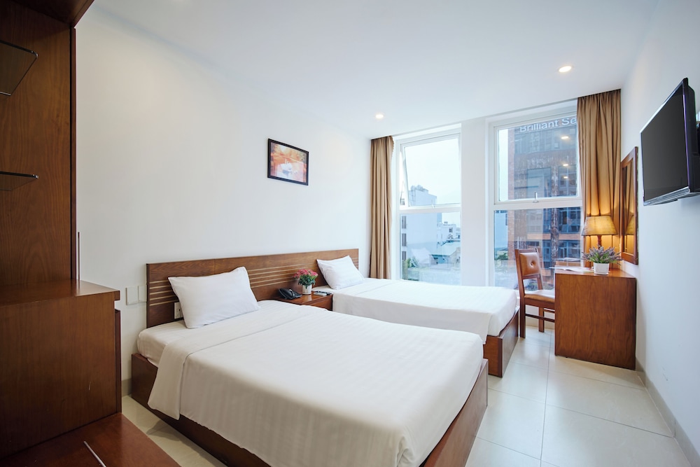 golden light hotel