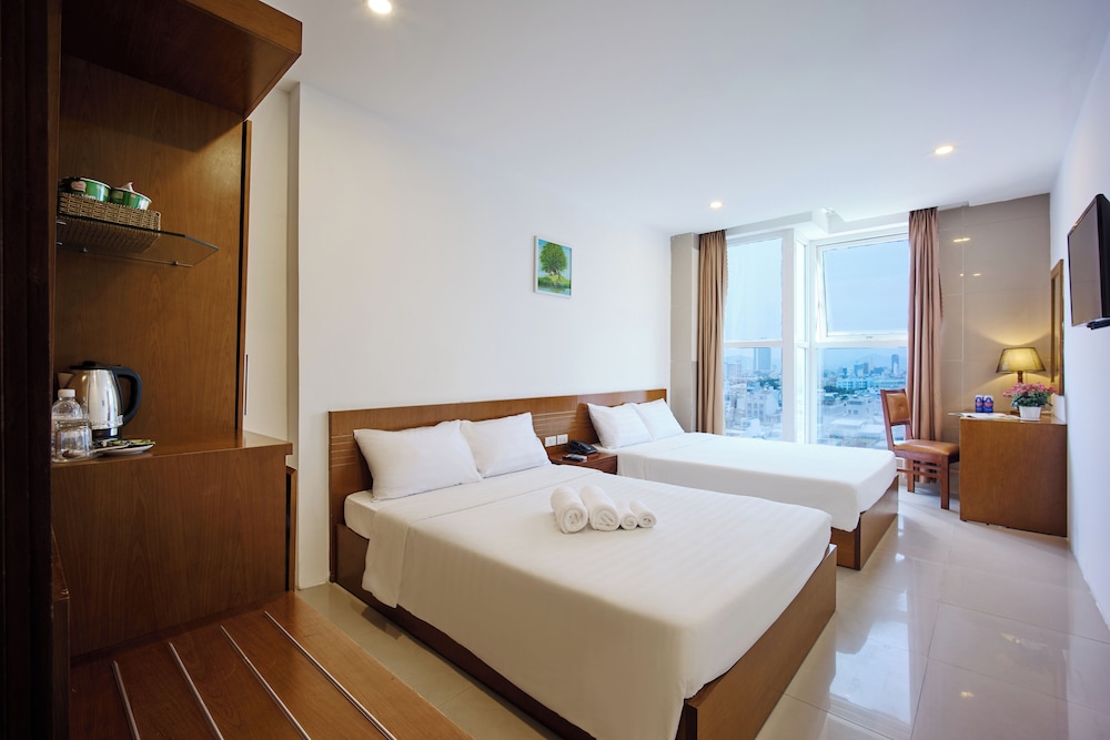 golden light hotel