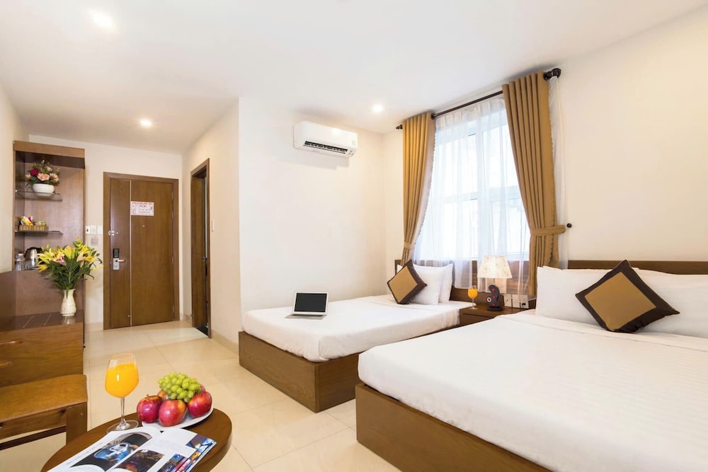 golden light hotel