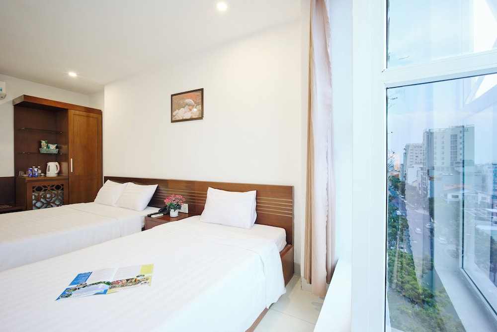 golden light hotel