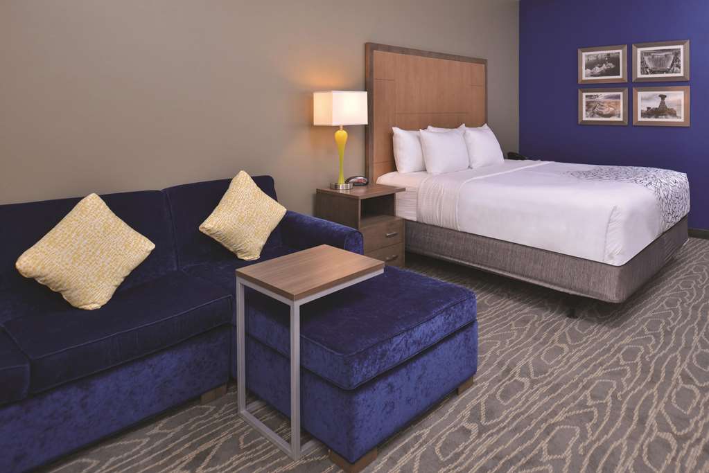 la quinta inn suites page at lake powell