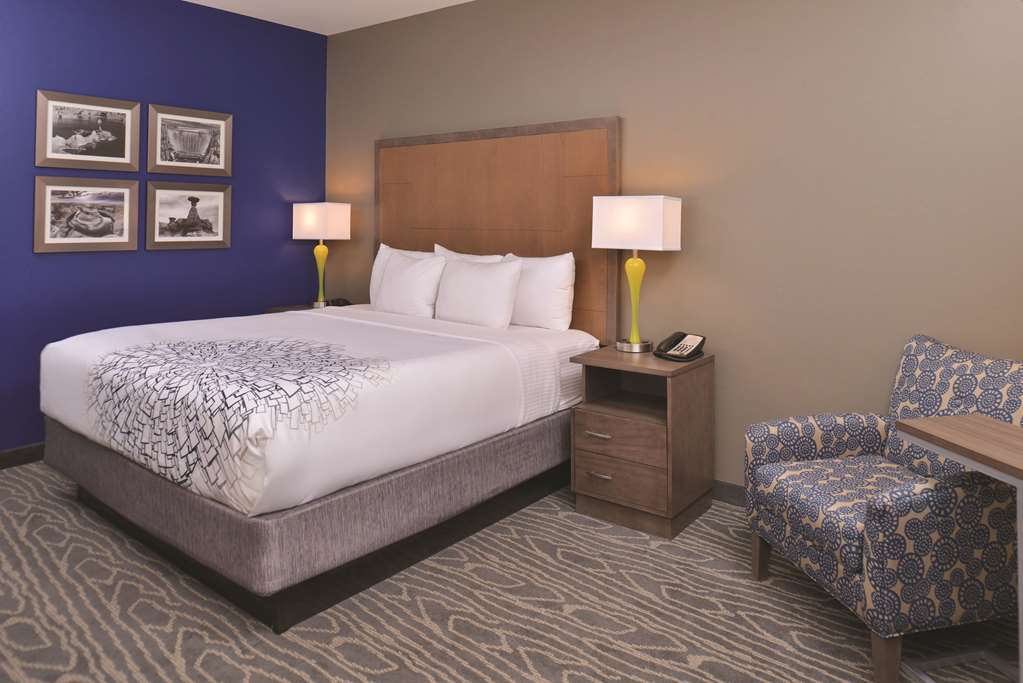 la quinta inn suites page at lake powell