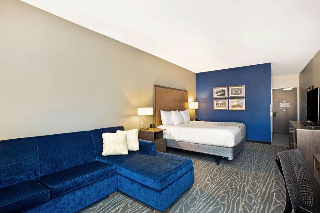 la quinta inn suites page at lake powell