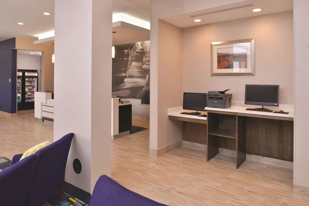 la quinta inn suites page at lake powell