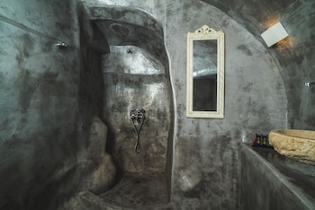 kaleidoscope cave houses oia