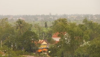 the moon villa hoi an