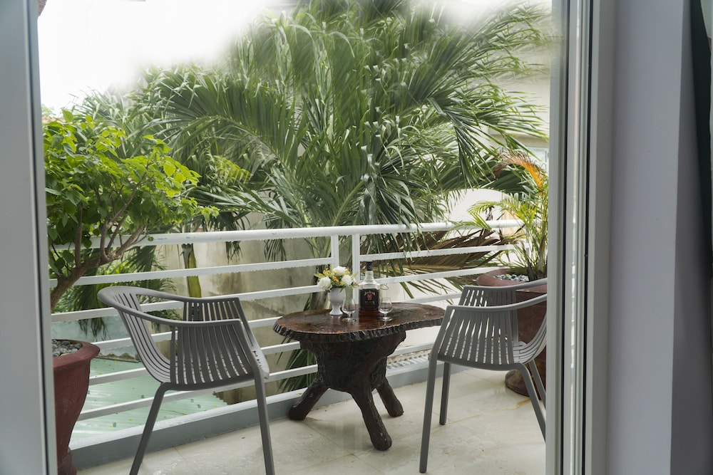 the moon villa hoi an