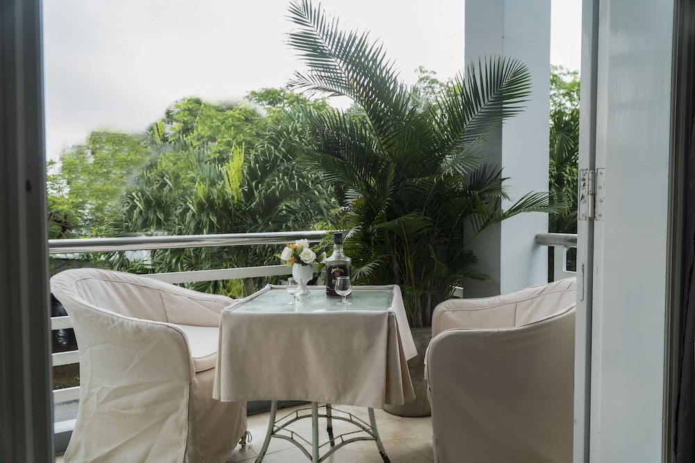 the moon villa hoi an