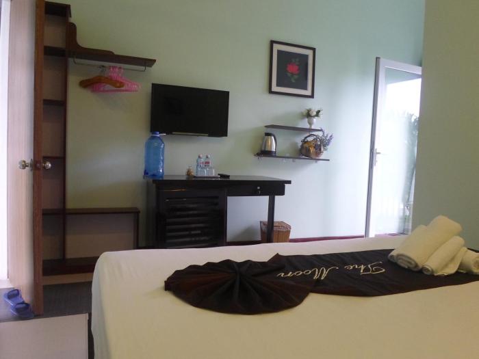 the moon villa hoi an