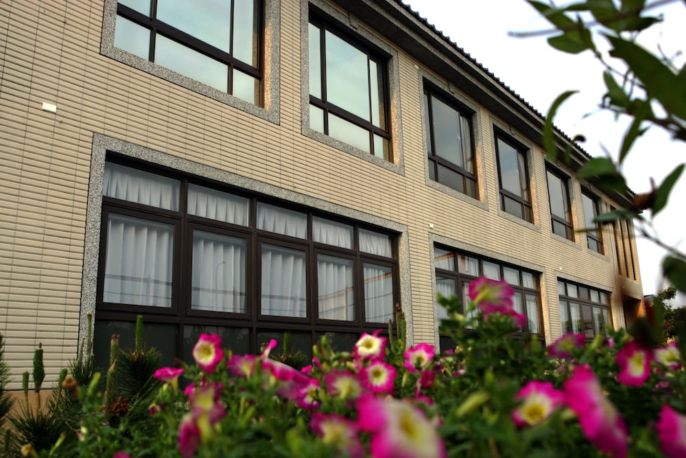 lutel hotel xpark gloria outlets shin kong cinemas