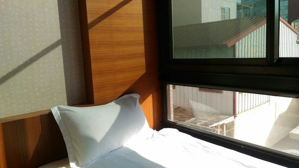lightness hotel