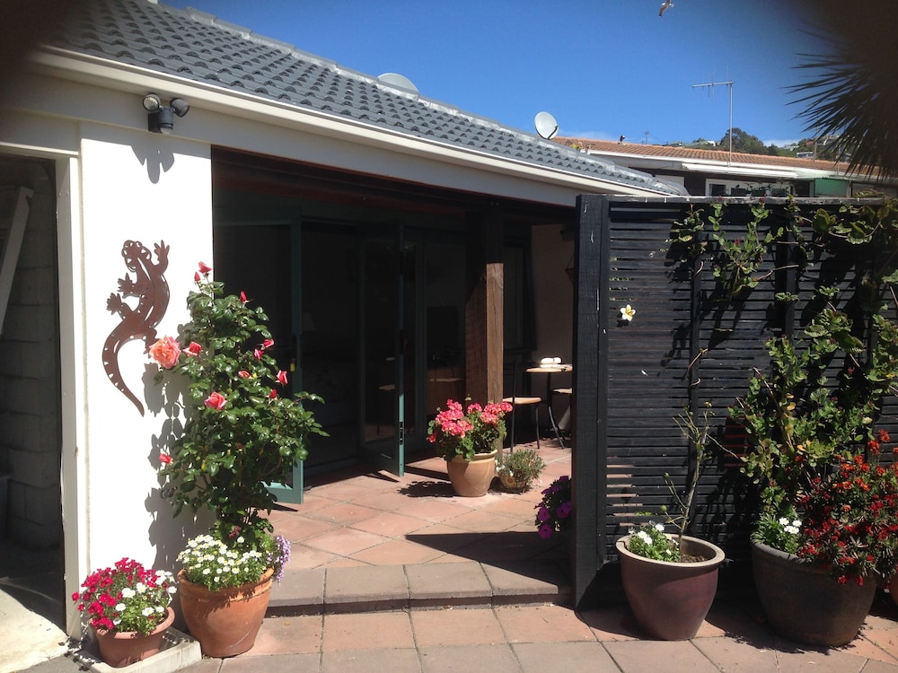 cave rock guest house