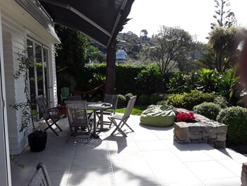 Cave Rock Guest House,Lyttelton>>Christchurch,3 star