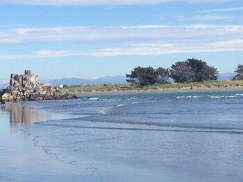 Cave Rock Guest House,Lyttelton>>Christchurch,3 star