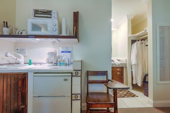the caribbean court boutique hotel