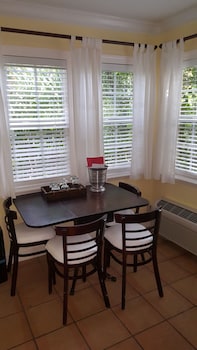 the caribbean court boutique hotel