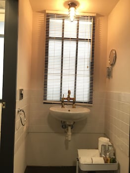 hotel papa whale