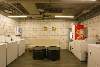 Hotel Papa Whale,Wanhua>>Taipei,4 star