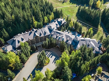 blackcomb springs suites by clique