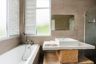 new corner shamrock beach villas seaview