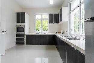 new corner shamrock beach villas seaview