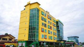 pine garden hotel