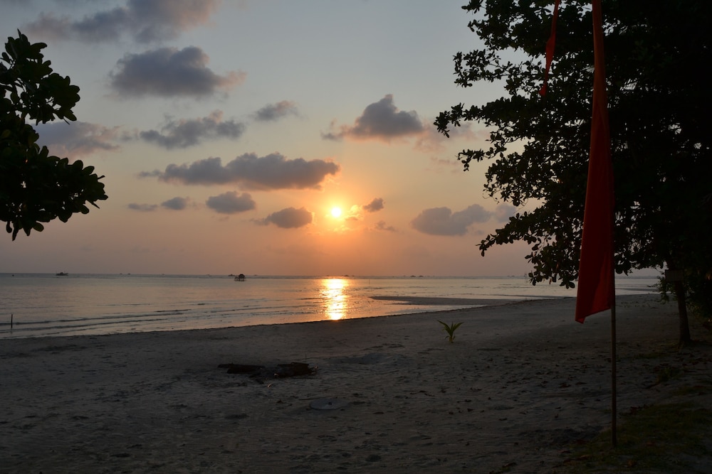 mutiara beach resort