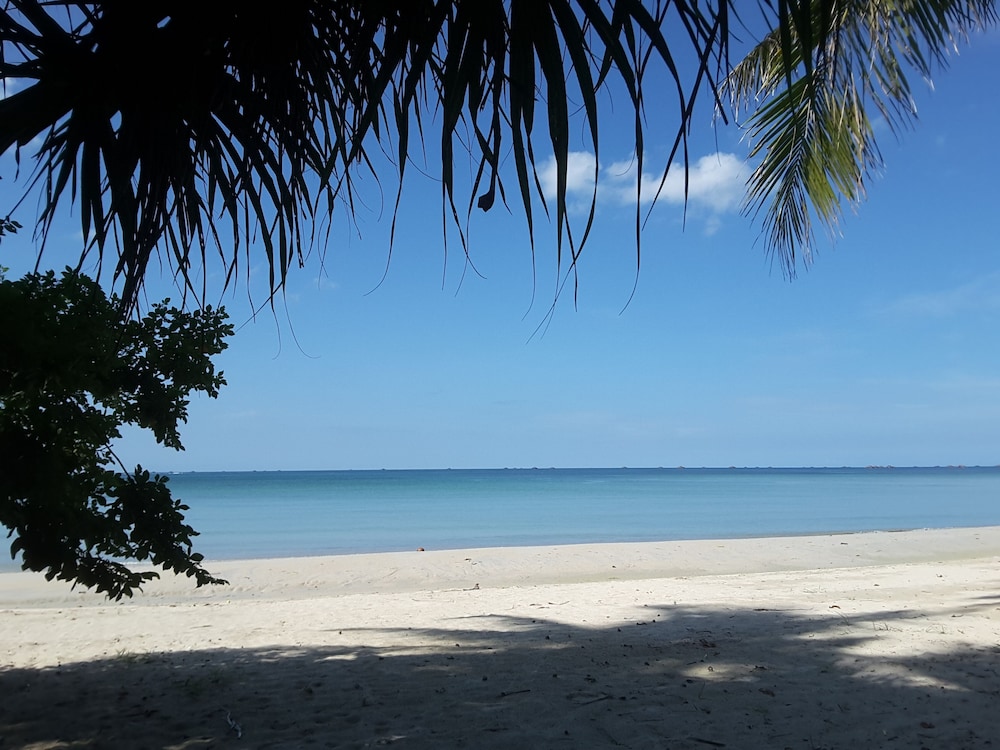 mutiara beach resort